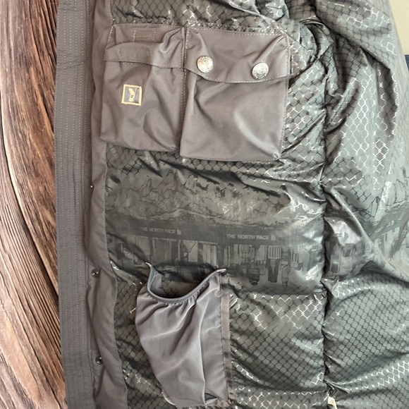 LIKE NEW • The North Face McMurdo Heavy Down Parka- Men’s Medium - Picture 13 of 16